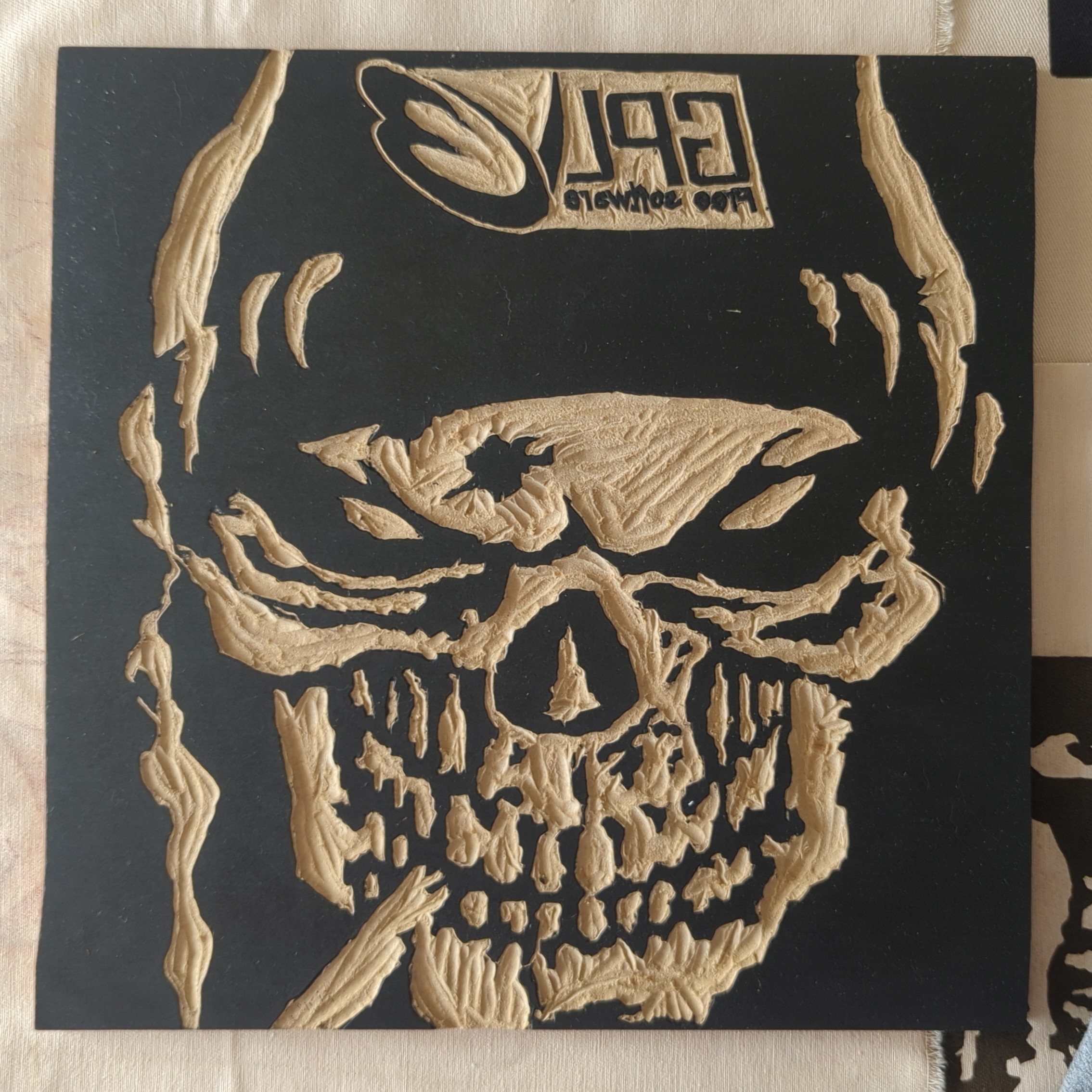 La matriz con el sátiro ya grabado.